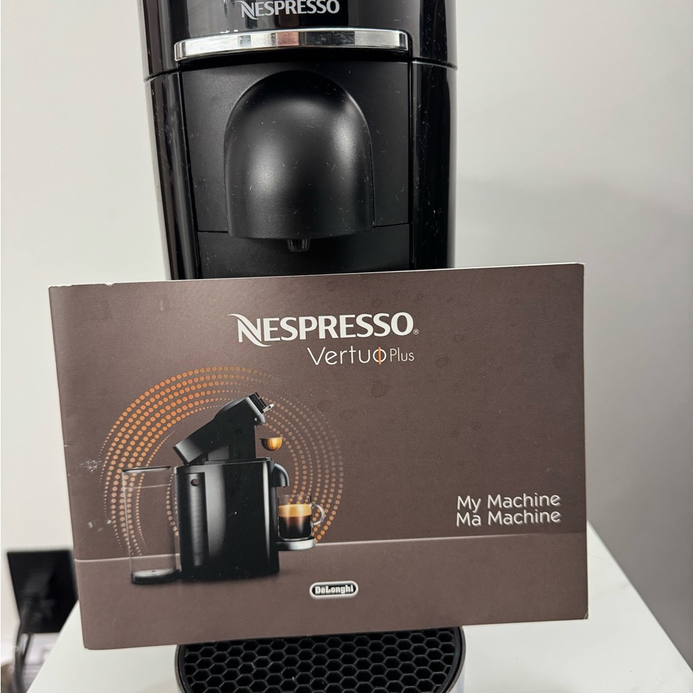 EUC Nespresso by De'Longhi Black VertuoPlus Coffee and Espresso Machine